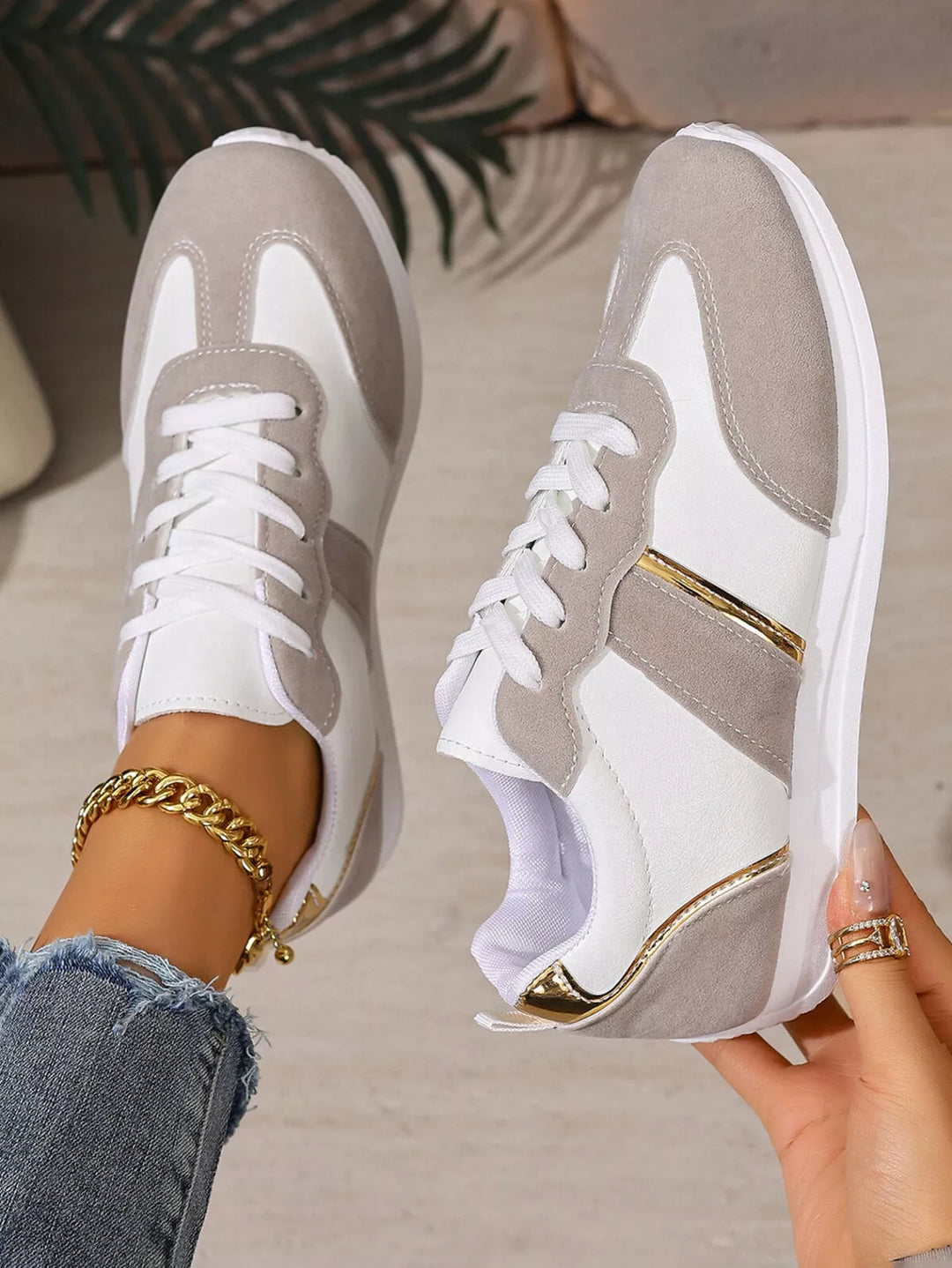 Unisex Low Top Lace-Up Shoes Classic Style