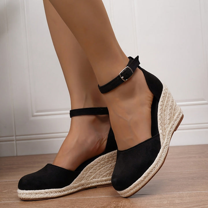 Womens Flat Sandals with Straps
