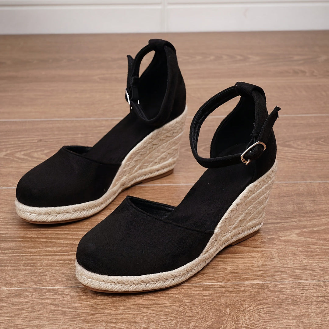 Womens Flat Sandals with Straps