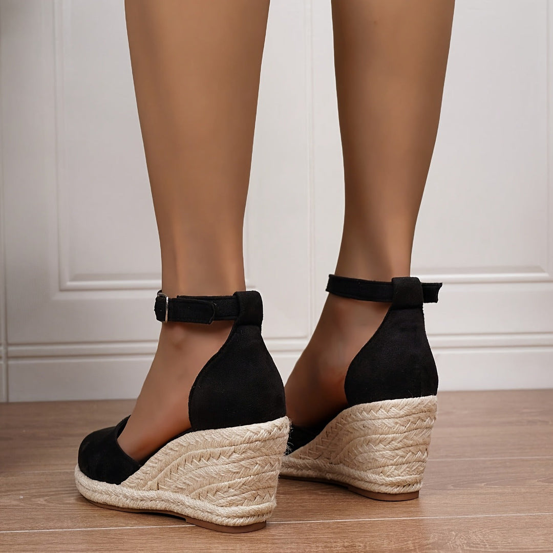 Womens Flat Sandals with Straps