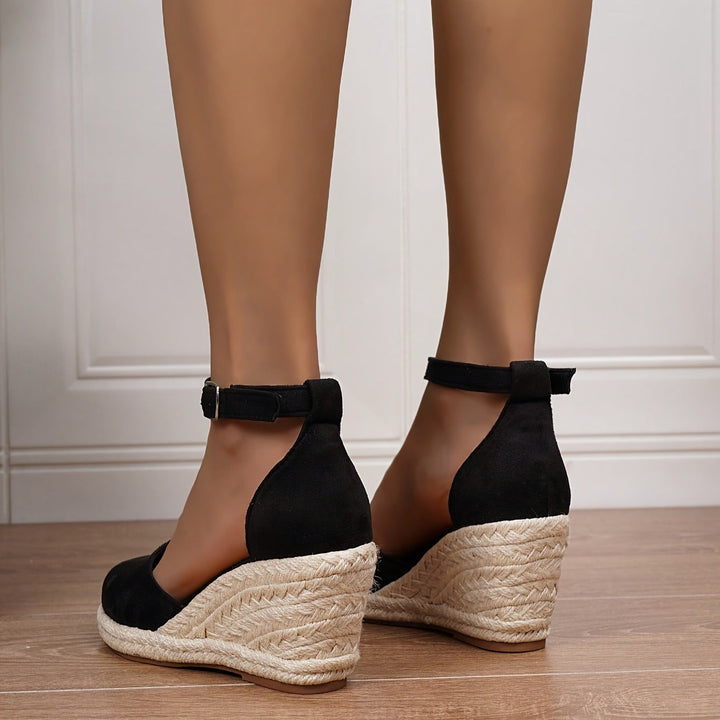 Womens Flat Sandals with Straps