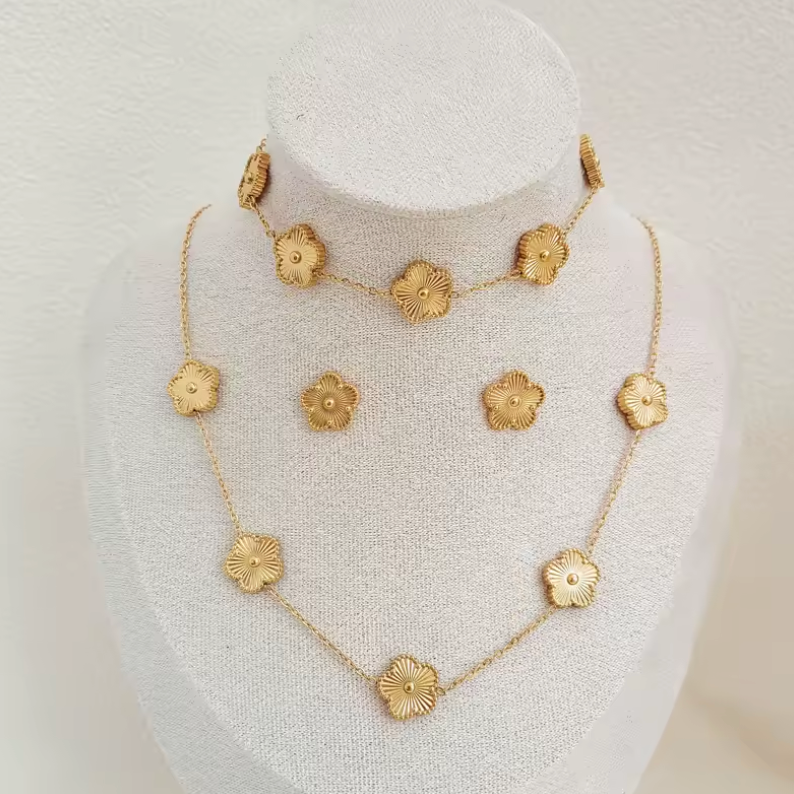 Womens Jewelry Set with Clover Pendant Gift Ready - BritishMode
